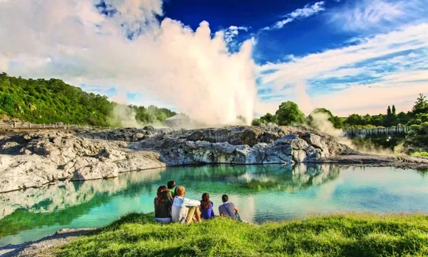 Hobbiton & Te Puia Geothermal Valley Private Day Tour