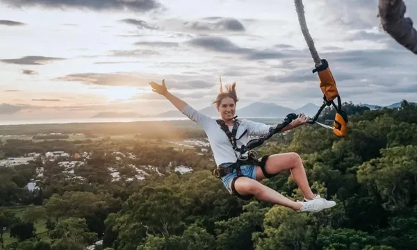 Running Rooftop Bungy Jump - Cairns