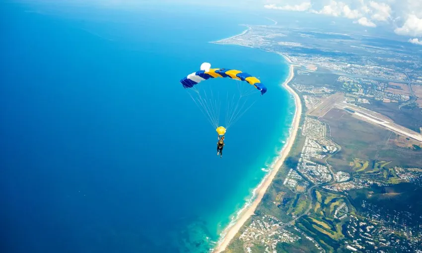Noosa 13,000ft Tandem Skydive - Weekend | Experience Oz