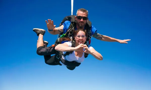 Weekend Tandem Skydive, 13,000ft - Sunshine Coast