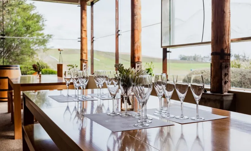 Sparkling Wine Tasting and Vineyard Picnic for 2 | Experience Oz
