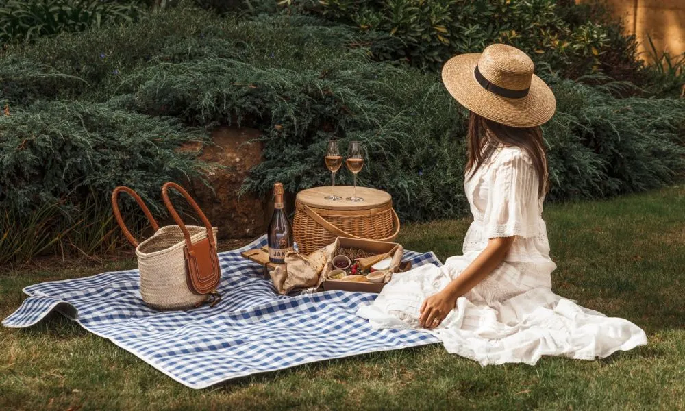 Sparkling Wine Tasting and Vineyard Picnic for 2 | Experience Oz-3