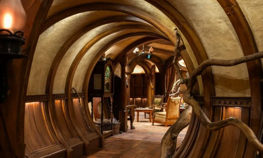 Auckland to Hobbiton & Rotorua Te Puia Tour | Experience Oz + NZ