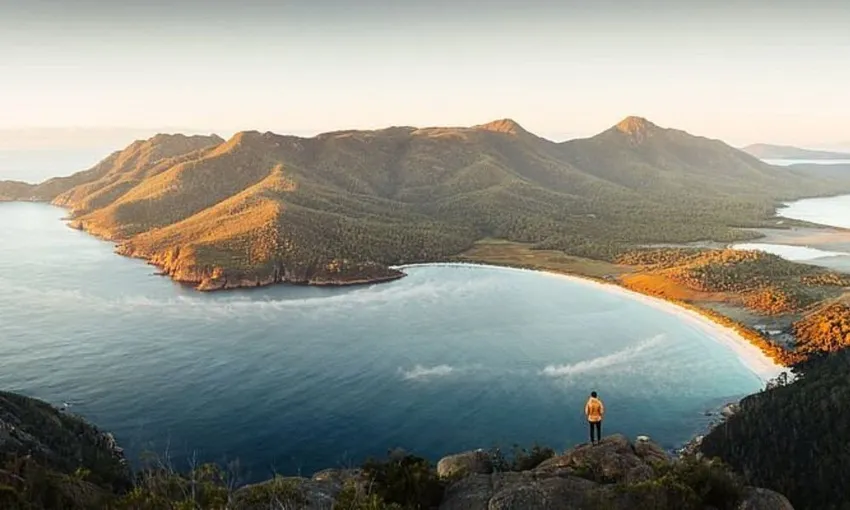 Wine Glass Bay & Freycinet National Park Day Tour | Experience Oz