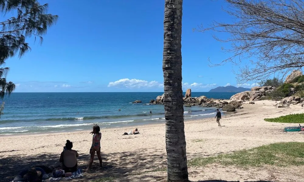 Bowen Beaches and Seafood Tour from Airlie Beach | Experience Oz-2
