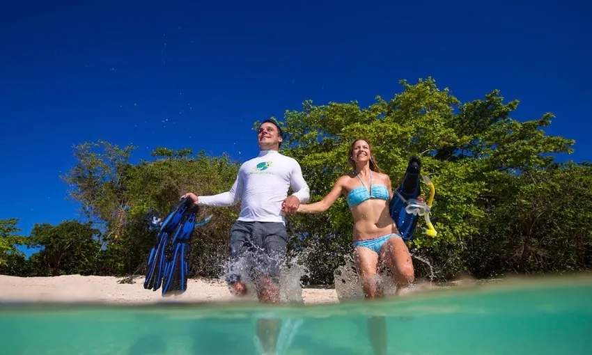 Cairns to Green Island Tour with Snorkelling | Experience Oz