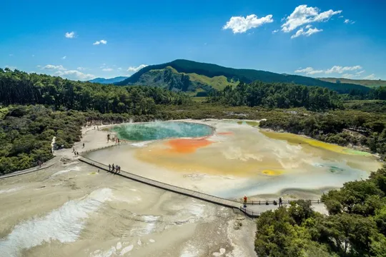 Rotorua Day Tour to Wai-O-Tapu & Te Puia from Auckland