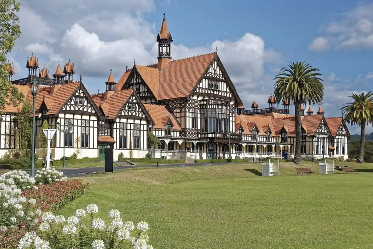 Rotorua Day Tour to Wai-O-Tapu & Te Puia | Experience Oz + NZ