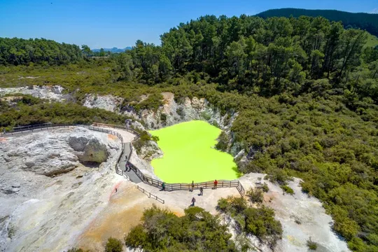 Day Trip to Wai-O-Tapu & Secret Hot Tubs from Auckland