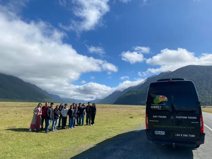 Queenstown to Te Anau Tour, Cruise & Picnic | Experience Oz + NZ