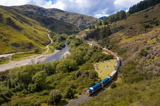 Queenstown to Dunedin Transfer with Taieri Gorge Train Trip