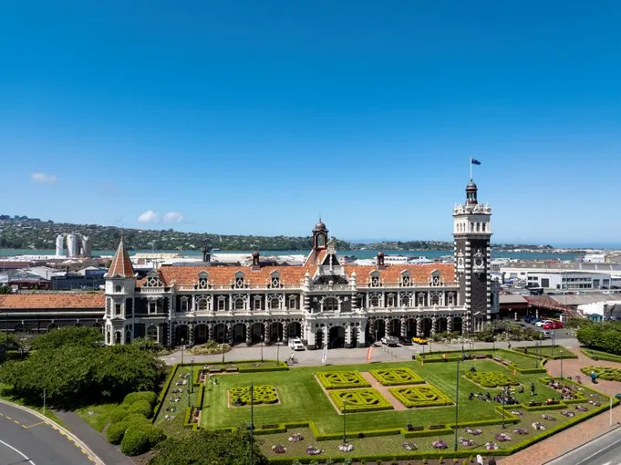 Queenstown to Dunedin with Taieri Gorge Train | Experience Oz + NZ