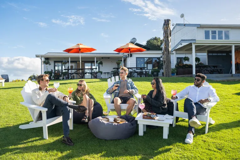 Waiheke Eastern Explorer Bus Tour | Experience Oz + NZ