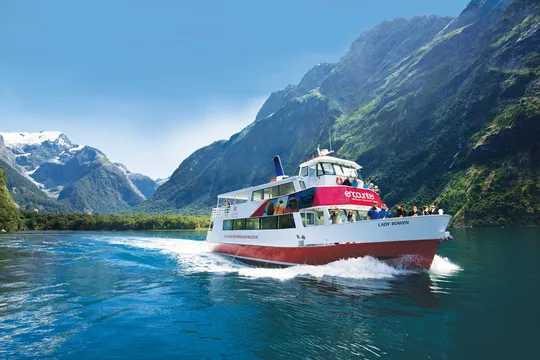 Milford Sound Extended Cruise and Coach Tour from Te Anau