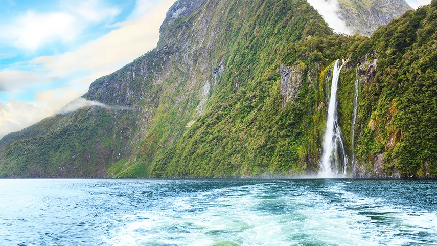 Te Anau to Queenstown & Milford Sound Tour | Experience Oz + NZ