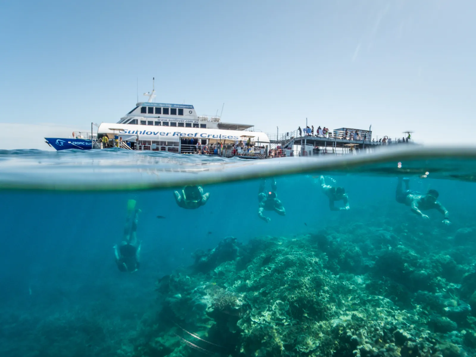Great Barrier Reef Helicopter Flight Out & Cruise Return to Cairns | Experience Oz-5