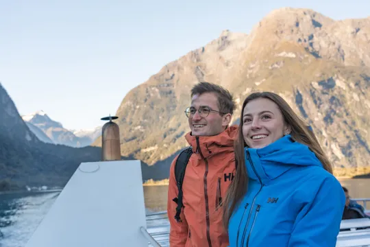 Milford Sound Heli Flight and Cruise with Lunch - Half Day