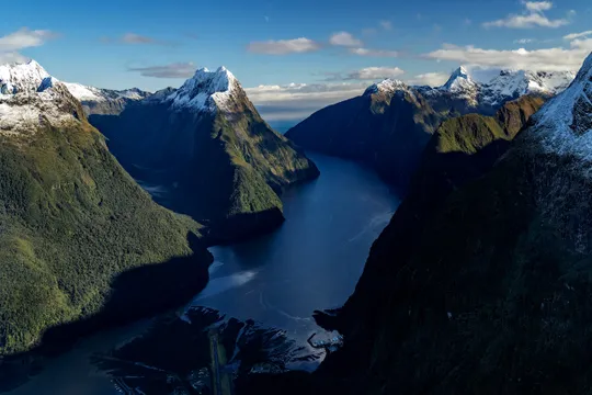 Milford Sound Heli Flight and Cruise with Lunch - Half Day