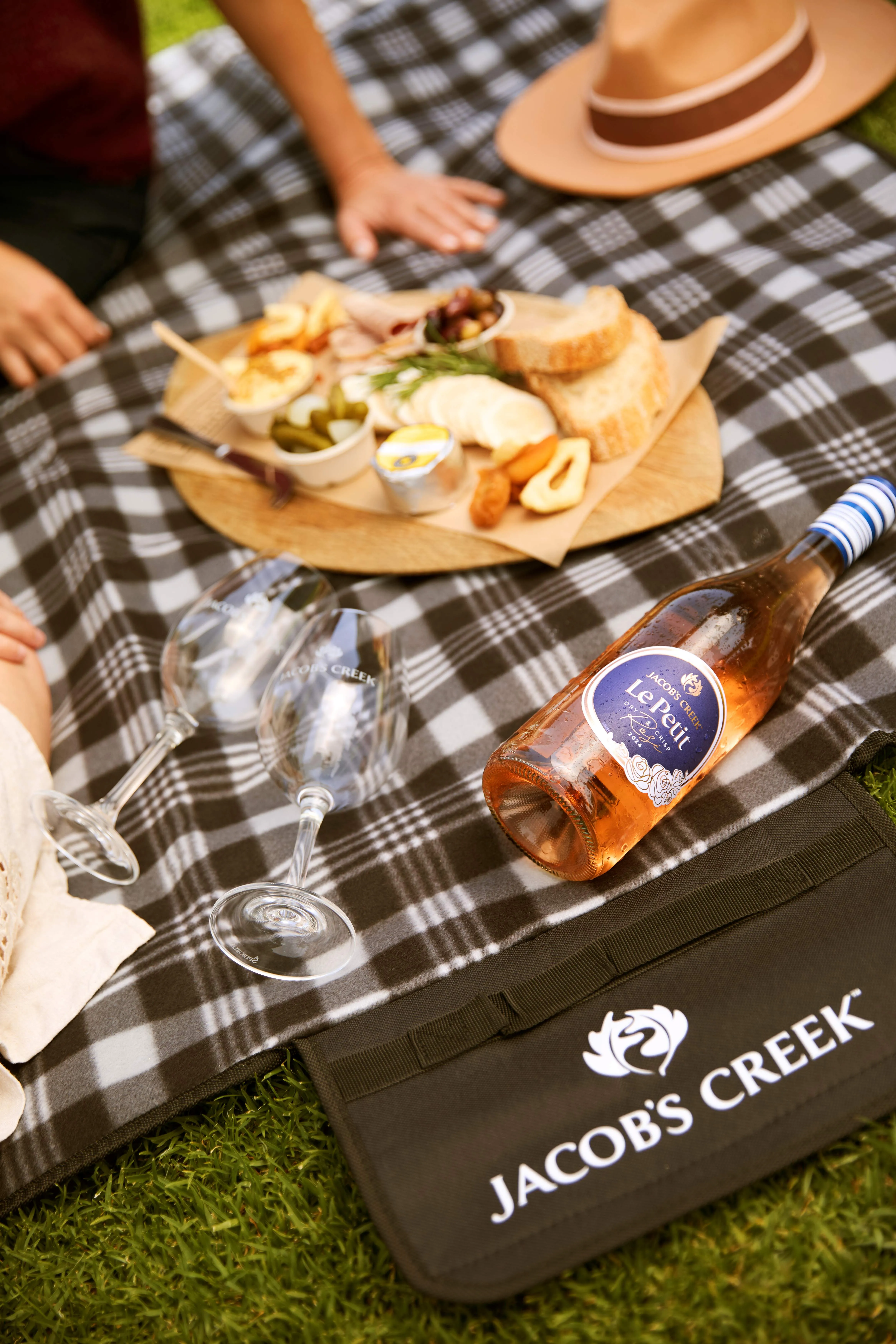 Trail Ride, Wine Tasting & Picnic - 3 Hours | Experience Oz-2