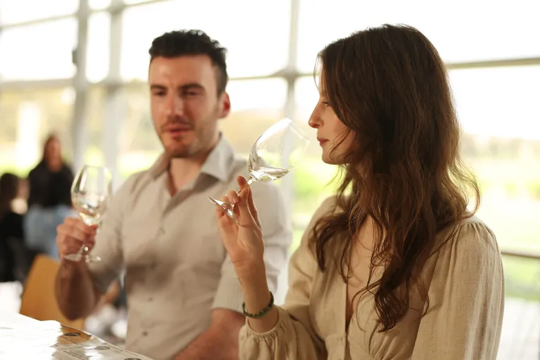 Trail Ride, Wine Tasting & Picnic - 3 Hours | Experience Oz