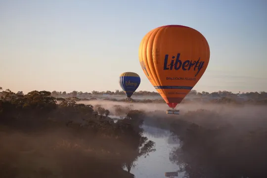 Ballooning in Yarra Valley INCLUDES Melbourne City Transfer and Breakfast