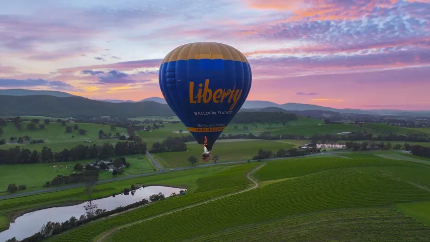 Yarra Valley Hot Air Balloon Flight & Transfers | Experience Oz