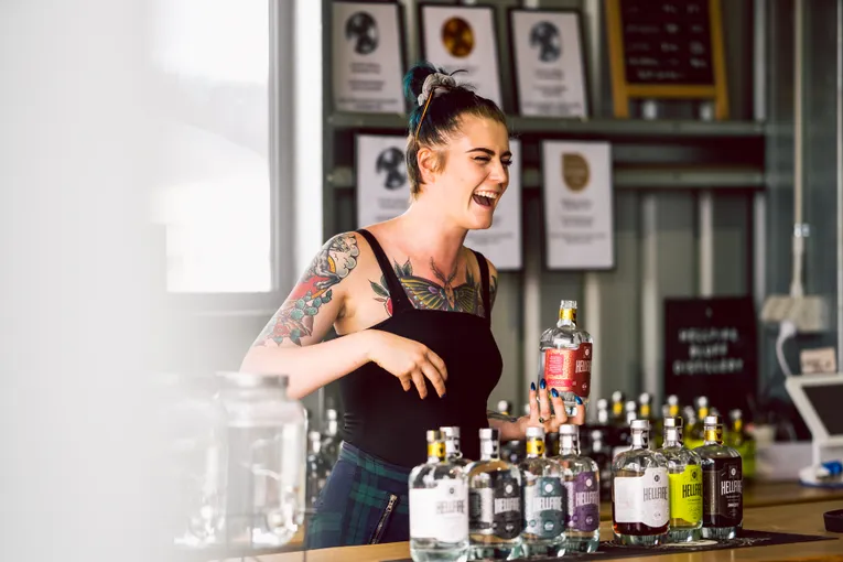 Gin & Whiskey Tour, Transfer & Lunch - Full Day | Experience Oz