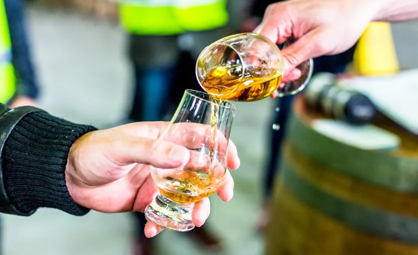 Gin & Whiskey Tour, Transfer & Lunch - Full Day | Experience Oz