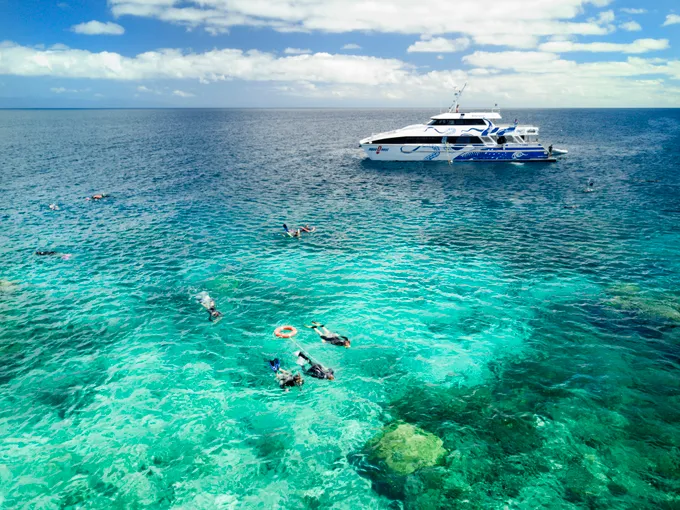 Great Barrier Reef Tour with Intro Dive Special | Experience Oz