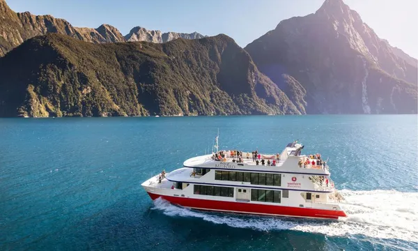 Milford Sound Cruise & Te Anau Coach Transfers - Full Day