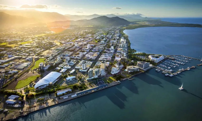 10 Minute Cairns Scenic Helicopter Flight - Book Now | Experience Oz