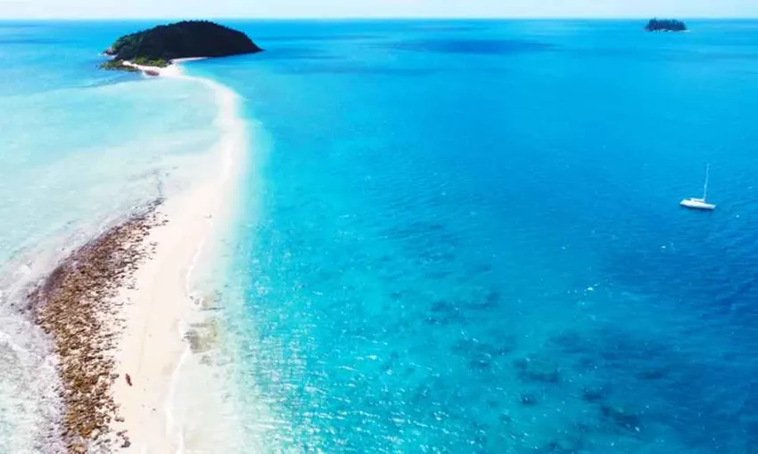 Whitsundays Sunset Yacht Sail, Drink & Nibbles | Experience Oz