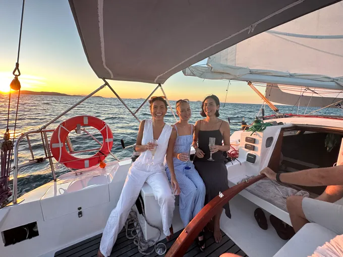 Whitsundays Sunset Yacht Sail, Drink & Nibbles | Experience Oz