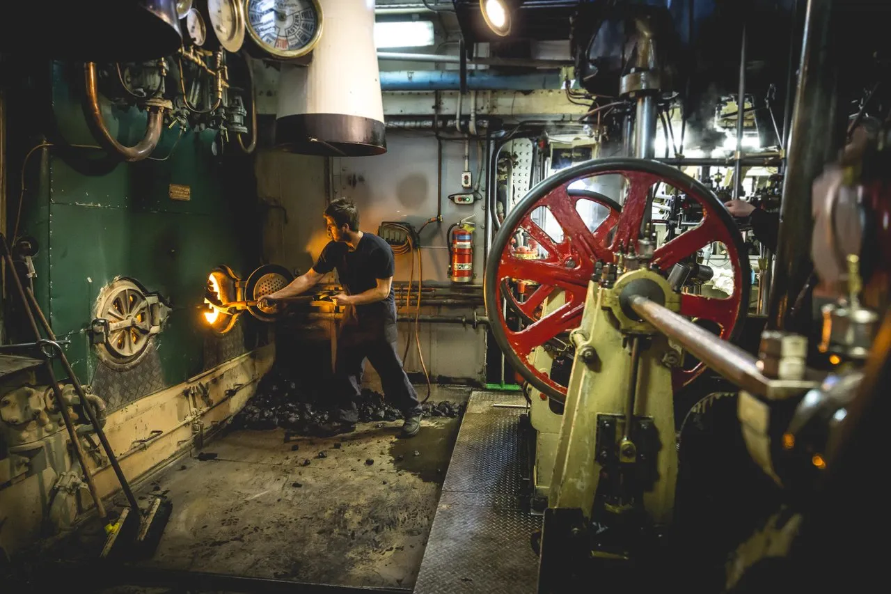 Queenstown Lake Cruises | TSS Earnslaw Steamship - Everything New Zealand-1