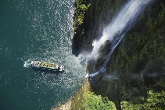 Milford Coach & Day Cruise from Te Anau