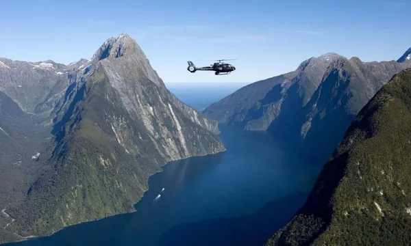 Milford Sound Helicopter Flight & Glacier Landing