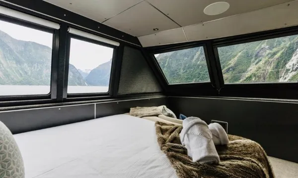 Luxury Milford Sound Overnight Cruise
