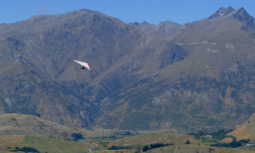 Hang Gliding | Skytrek, Queenstown - Everything New Zealand
