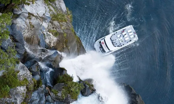 Milford Sound Heli Flight & Cruise from Glenorchy