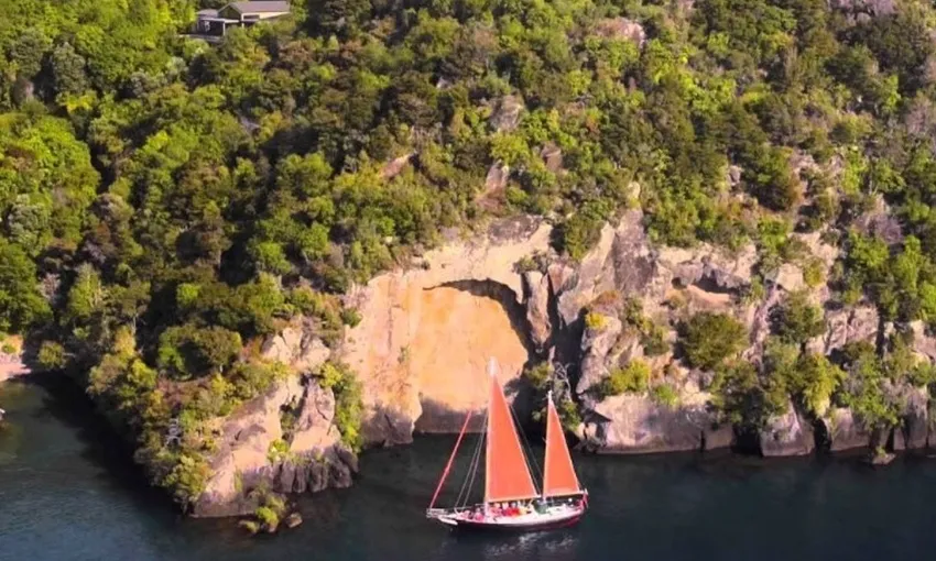 Heli Adventure Flights - Taupo Helicopter Flights | Everything New Zealand