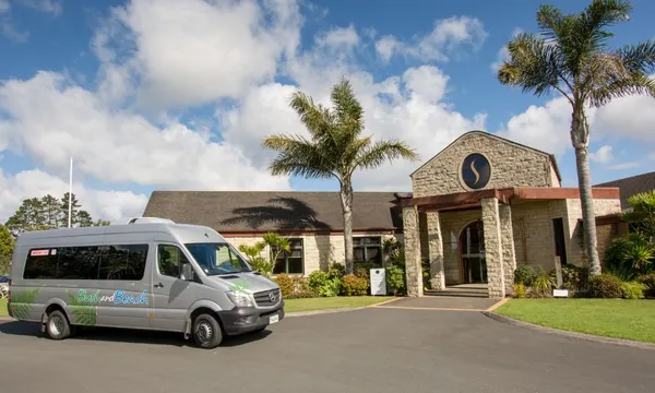 Kumeu Wine Tour with Lunch from Auckland