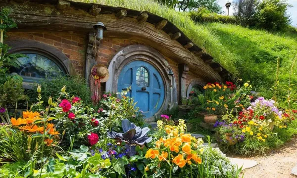 Hobbiton Movie Set & Te Puia Geothermal Valley Tour