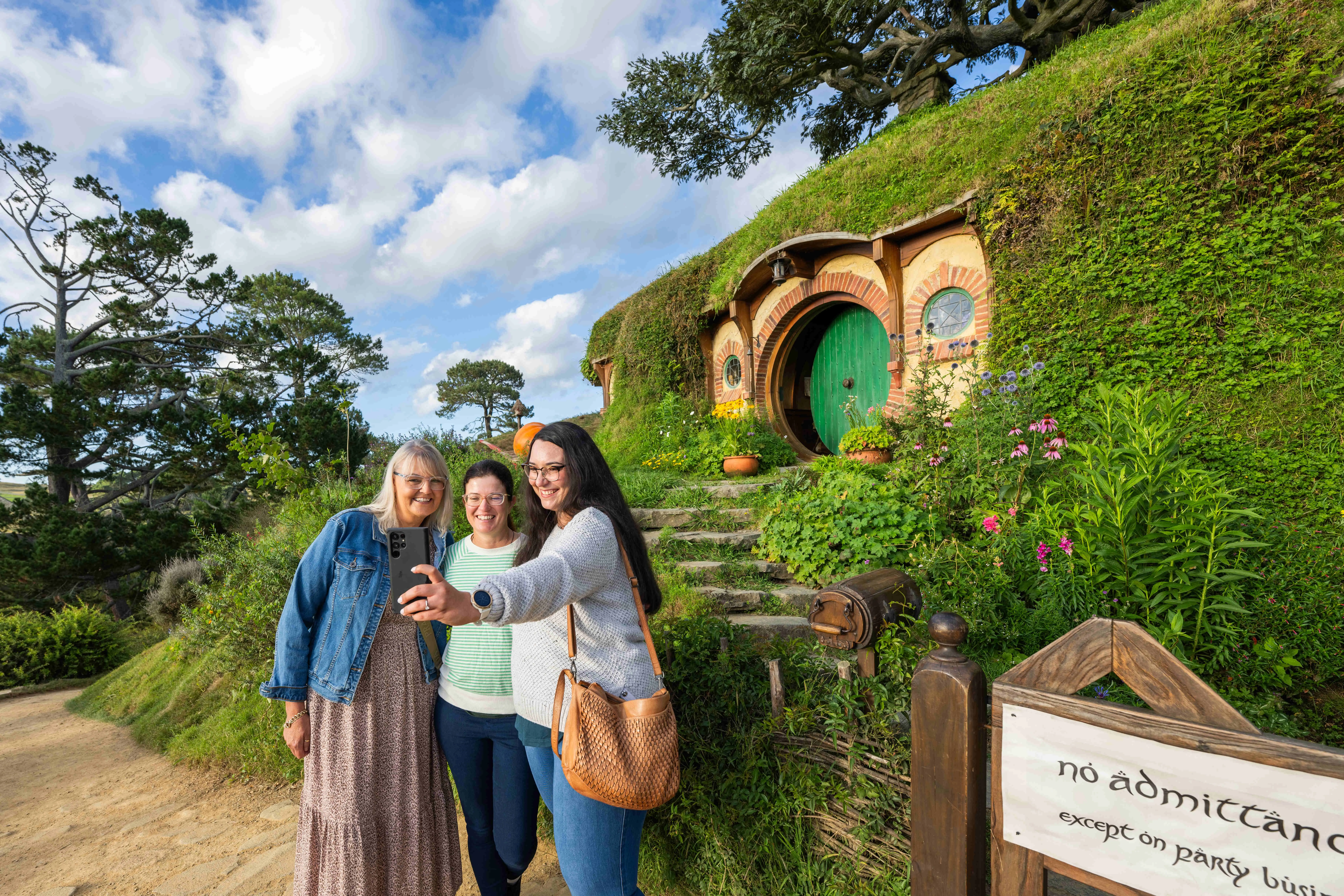 Hobbiton & Rotorua Geothermal Valley Tour Auckland | Everything New Zealand-10