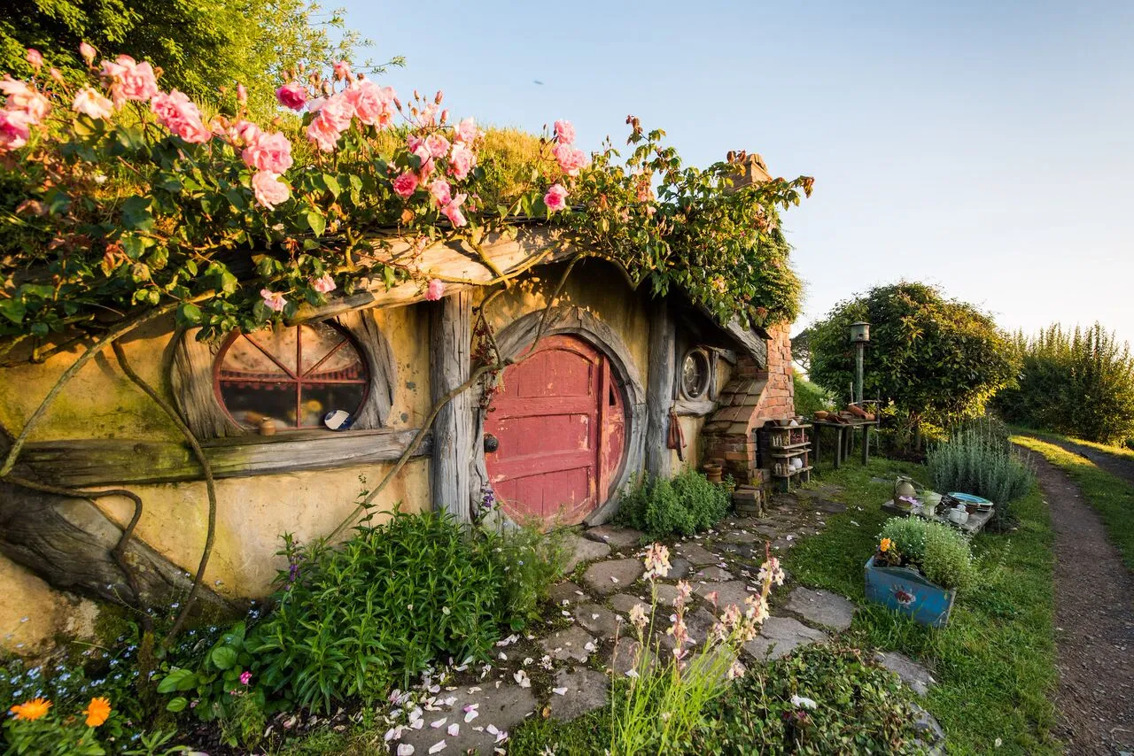 Hobbiton & Rotorua Geothermal Valley Tour Auckland | Everything New Zealand-12