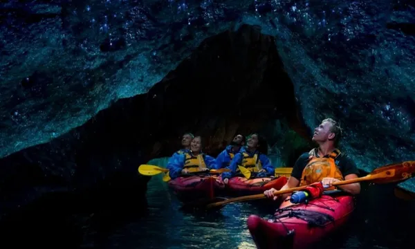 Evening Gourmet Kayak Tour & Hot Pools Entry