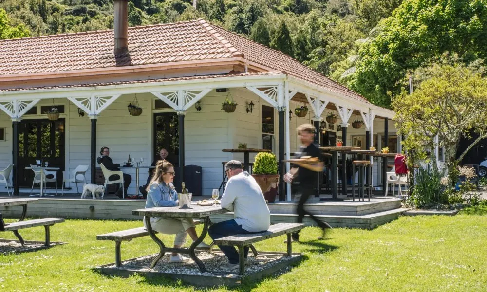 Cruise & Lunch Furneaux Lodge Picton | Everything New Zealand-1