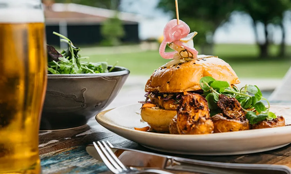 Cruise & Lunch Furneaux Lodge Picton | Everything New Zealand-2