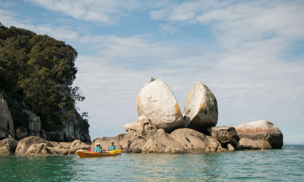 Kaiteriteri Kayak Tours | Kayaking Abel Tasman - Everything New Zealand-4