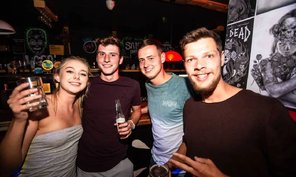 Pub Crawl - Kiwi Crawl Queenstown | Everything New Zealand-2