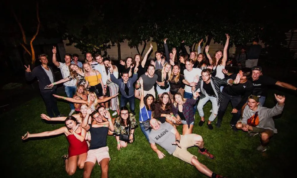 Pub Crawl - Kiwi Crawl Queenstown | Everything New Zealand-4